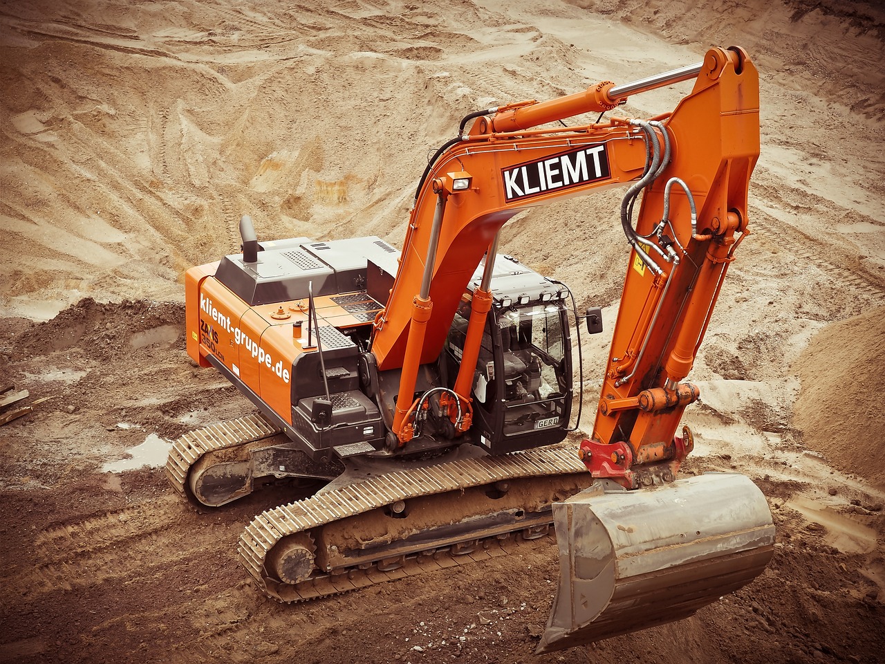 Excavator on Rent | Excavator Rental Near Me | Poclain Machine on Rent