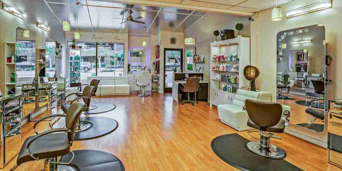 Key Considerations Before Opening a Salon Franchise in Noida