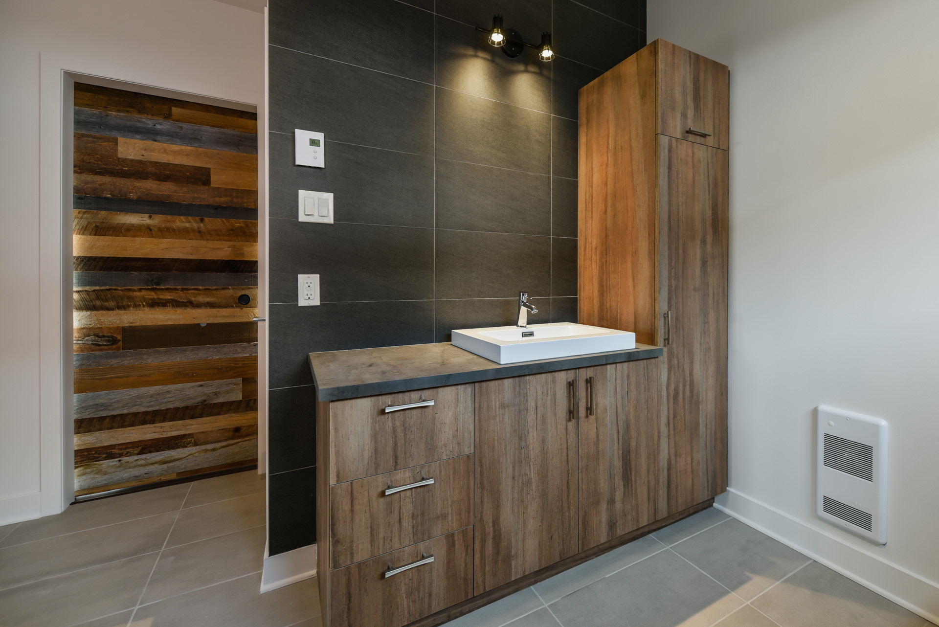 Custom Bathroom Vanities & Cabinets in Toronto | Space Age Closets