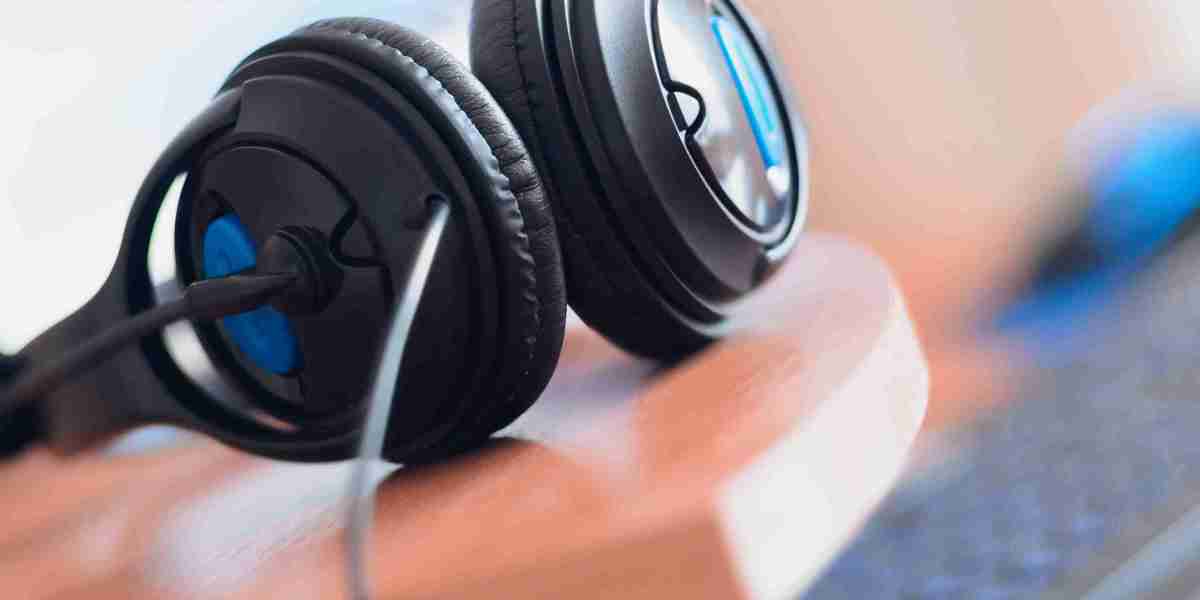 This Is The History Of Headphones In UK In 10 Milestones