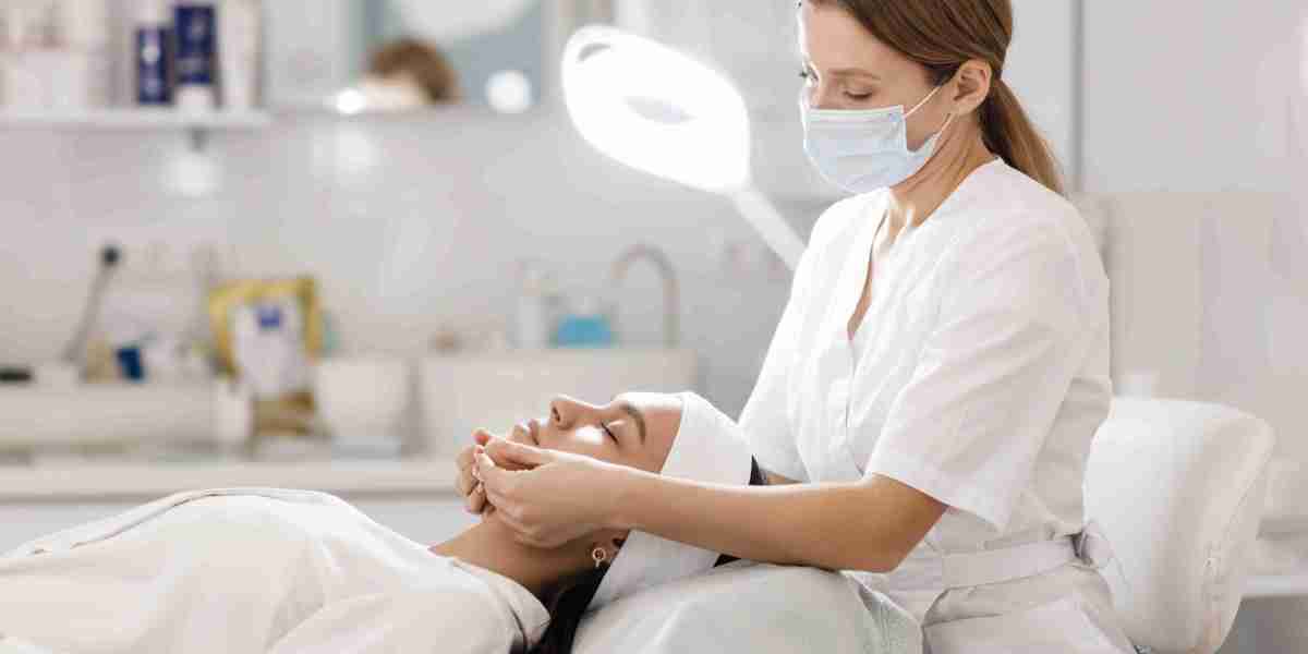 Skin Clinic Auckland: How to Pick the Right Experts for Your Skin