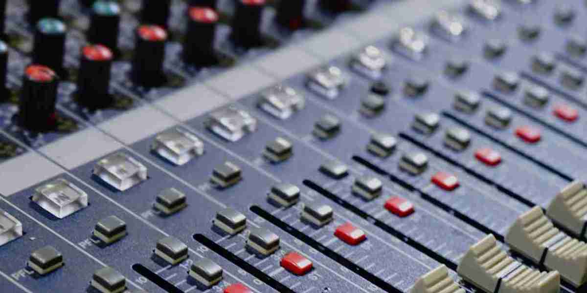 Voice Over Jobs and Voice Over Work: A Complete Guide