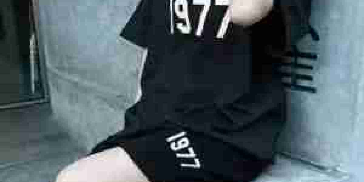 Don’t Miss Out – 1977 Essentials Hoodie Restock Today!